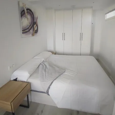 Appartement à Avec Piscine Et à Côté De La