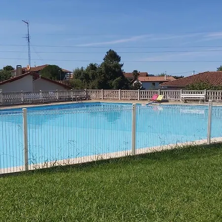 Apartment A Avec Piscine Et A Cote De La Hendaye